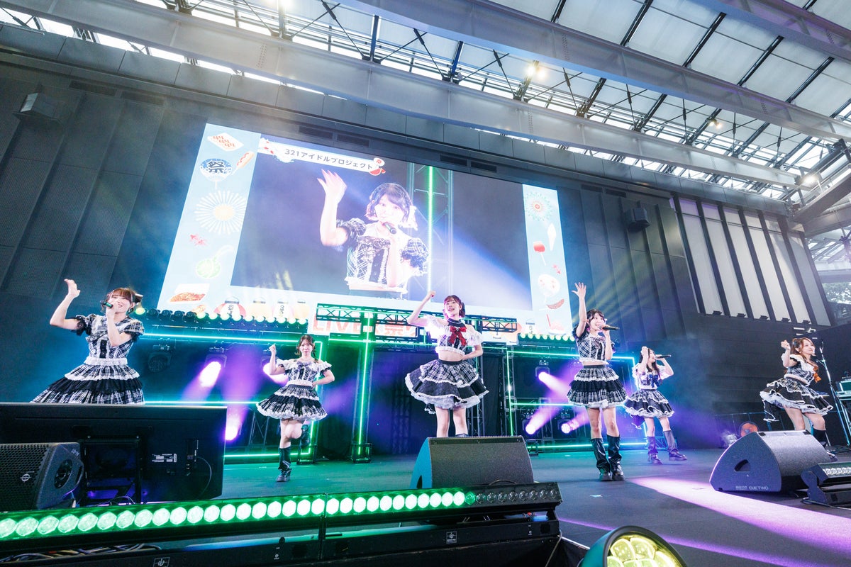 321アイドルプロジェクトのパフォーマンス
