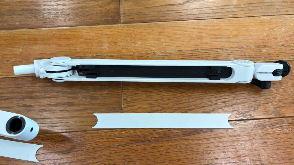 Wave Mic Arm Proのケーブルチャンネル内部