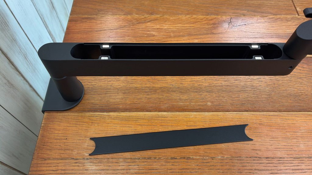 Wave Mic Arm LPのケーブルチャンネル内部